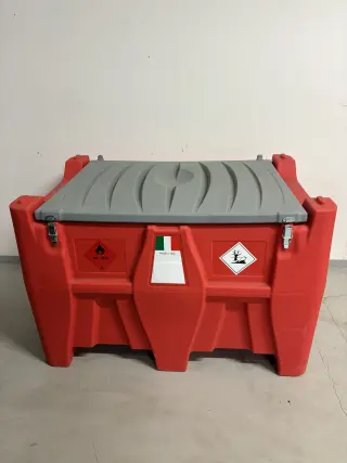 Polttoainesäiliö 440L Pumpulla 4m letkulla